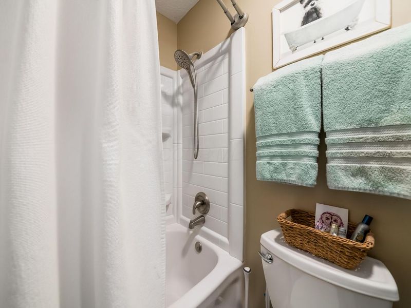 3870 Cypress Creek Drive, Columbus, OH 43228 Photo 17