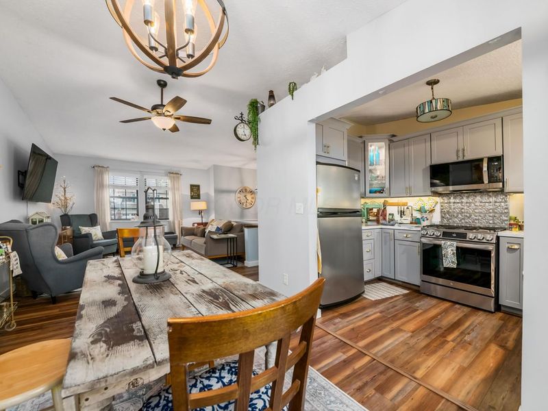 3870 Cypress Creek Drive, Columbus, OH 43228 Photo 8