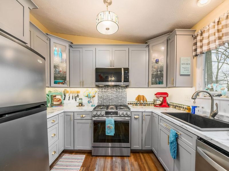 3870 Cypress Creek Drive, Columbus, OH 43228 Photo 9