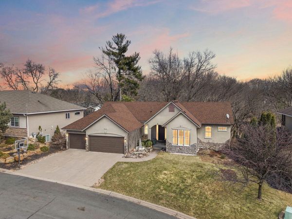 8116 Clifford Circle, Inver Grove Heights, MN 55076