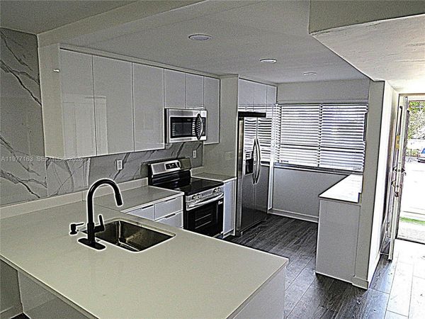 3591 Inverrary Dr, Unit 203, Lauderhill, FL 33319