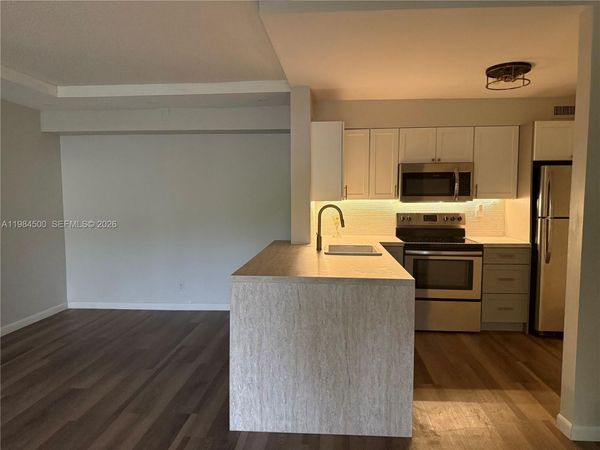 3001 N Oakland Forest Dr, Unit 104, Oakland Park, FL 33309