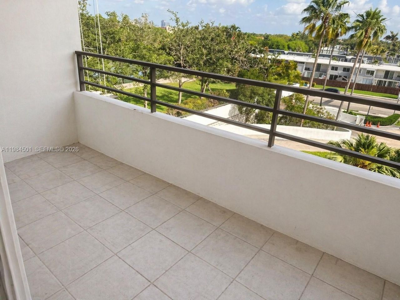 2500 Parkview Dr, Unit 509, Hallandale Beach, FL 33009 Photo