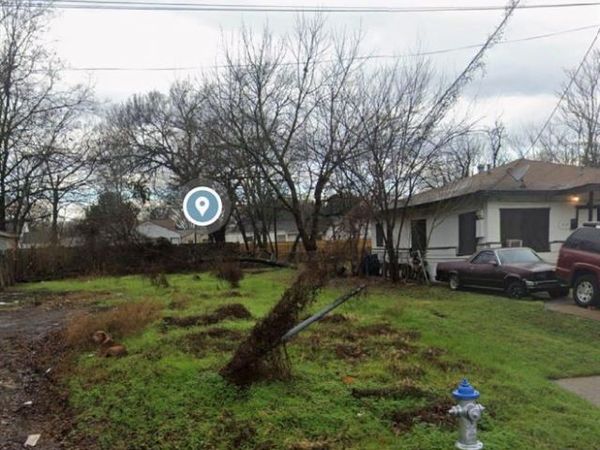 1231 Coombs Creek Drive , Dallas, TX 75211