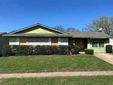 6451 MOONHILL Drive, Dallas, TX 75241