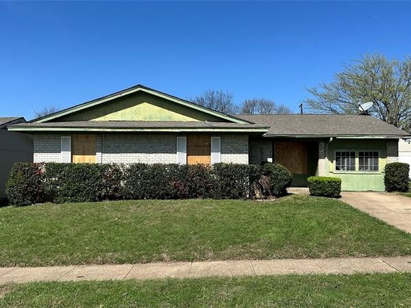 6451 MOONHILL Drive, Dallas, TX 75241