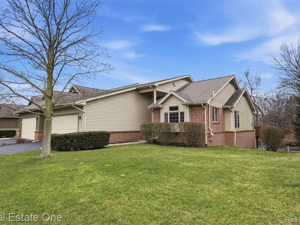 2264 Willow Tree Drive, Brighton, MI 48116