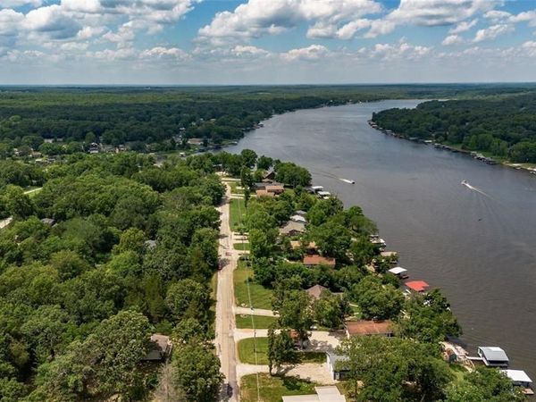 1987 Lakeshore Drive , Cuba, MO 65453