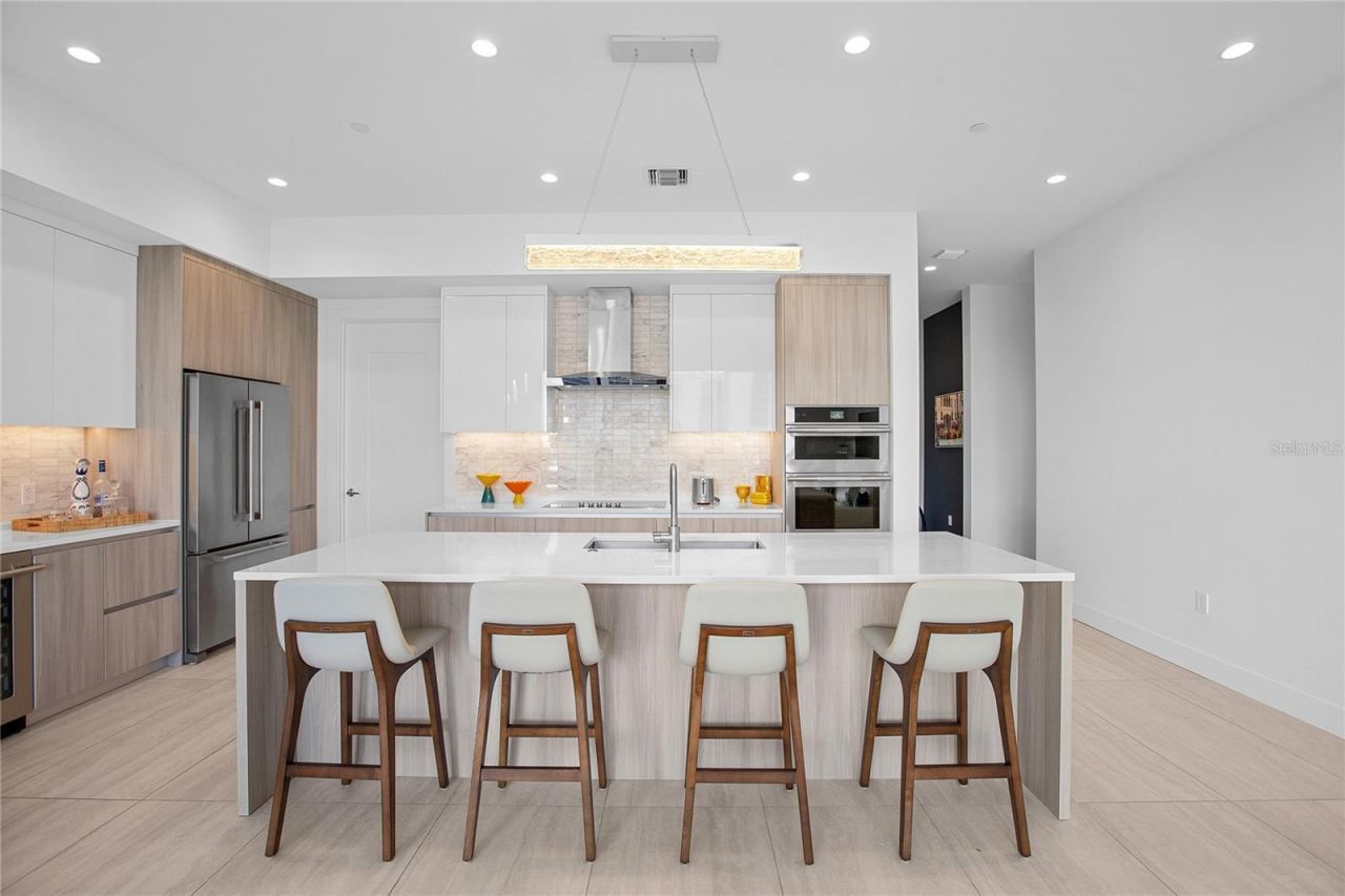 301 Quay Commons, Unit 509, Sarasota, FL 34236 Photo