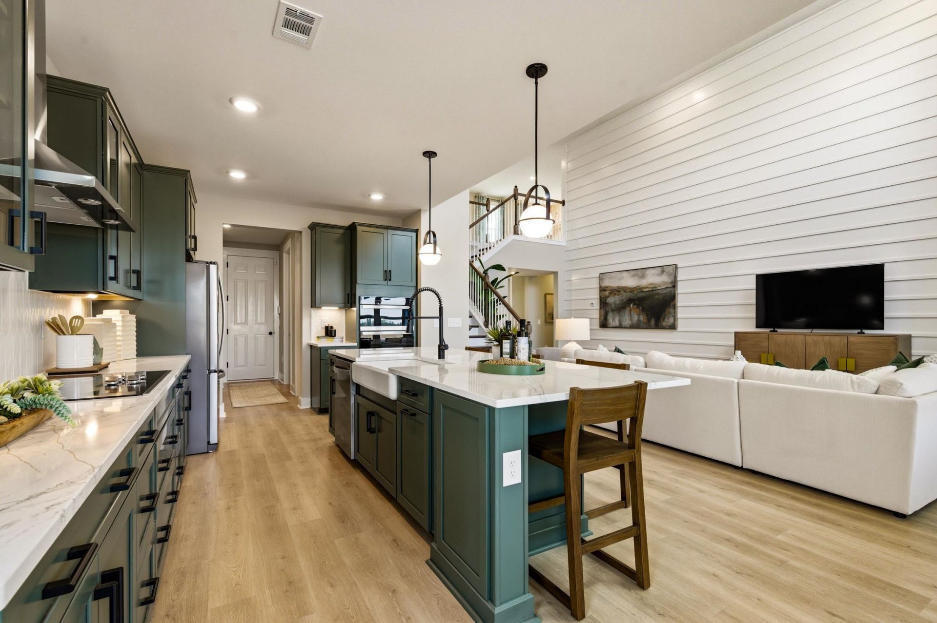 3077 Claredon St Photo 10