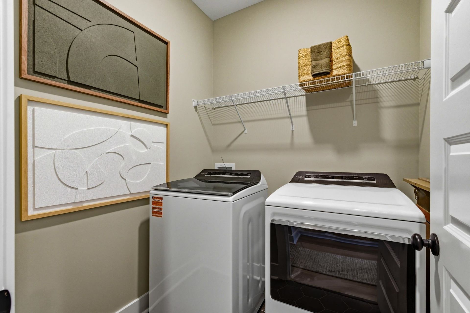 3077 Claredon St Photo 13