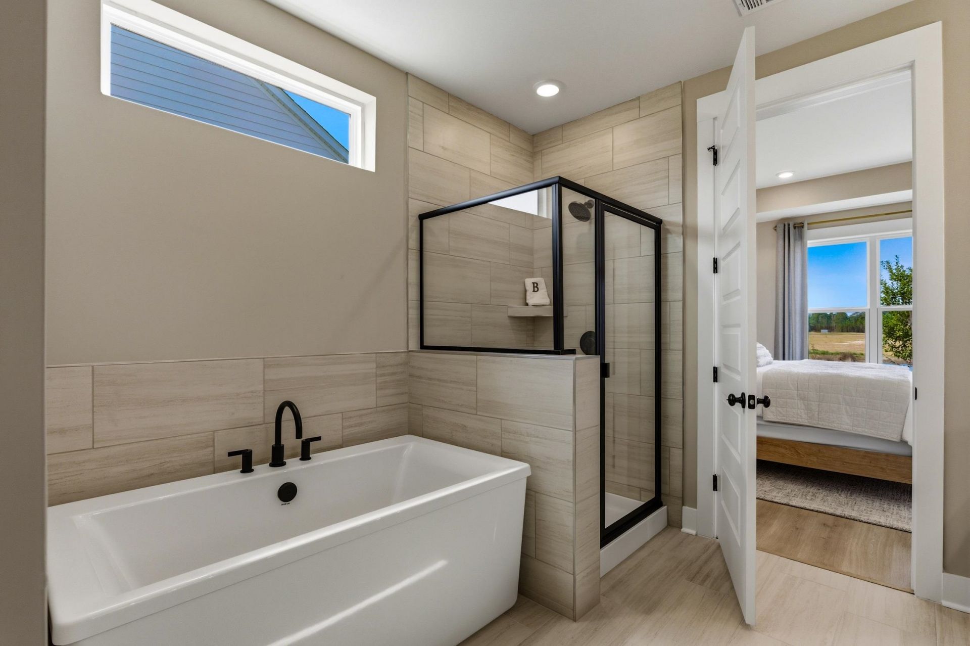 3077 Claredon St Photo 15
