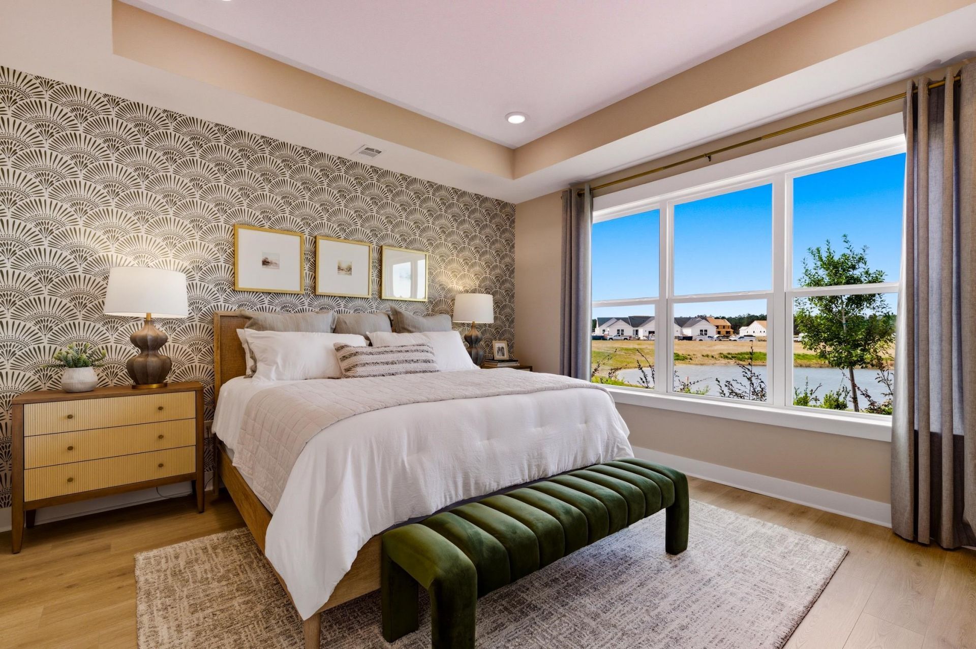 3077 Claredon St Photo 15