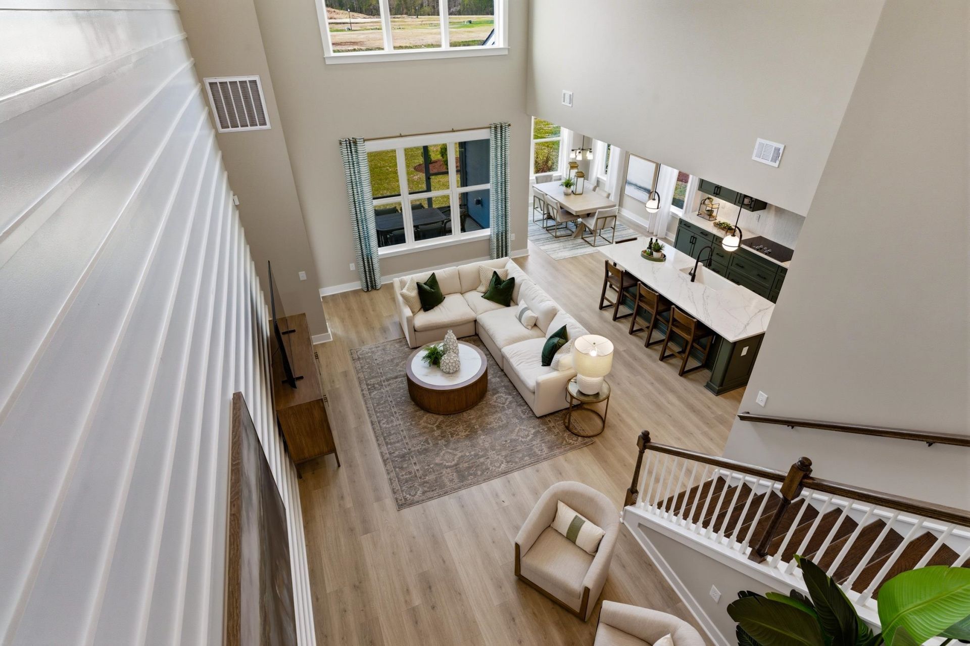 3077 Claredon St Photo 23