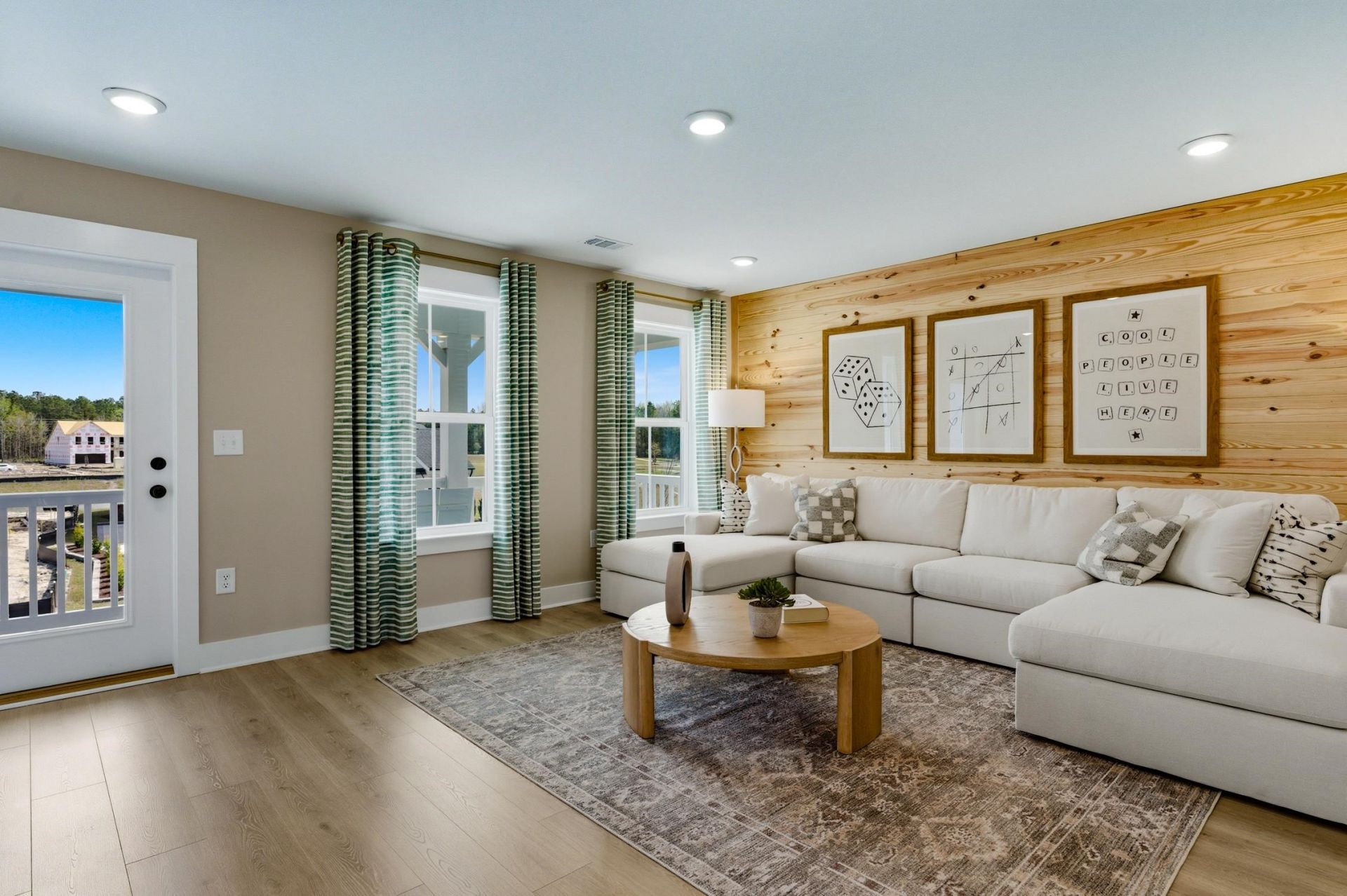 3077 Claredon St Photo 24