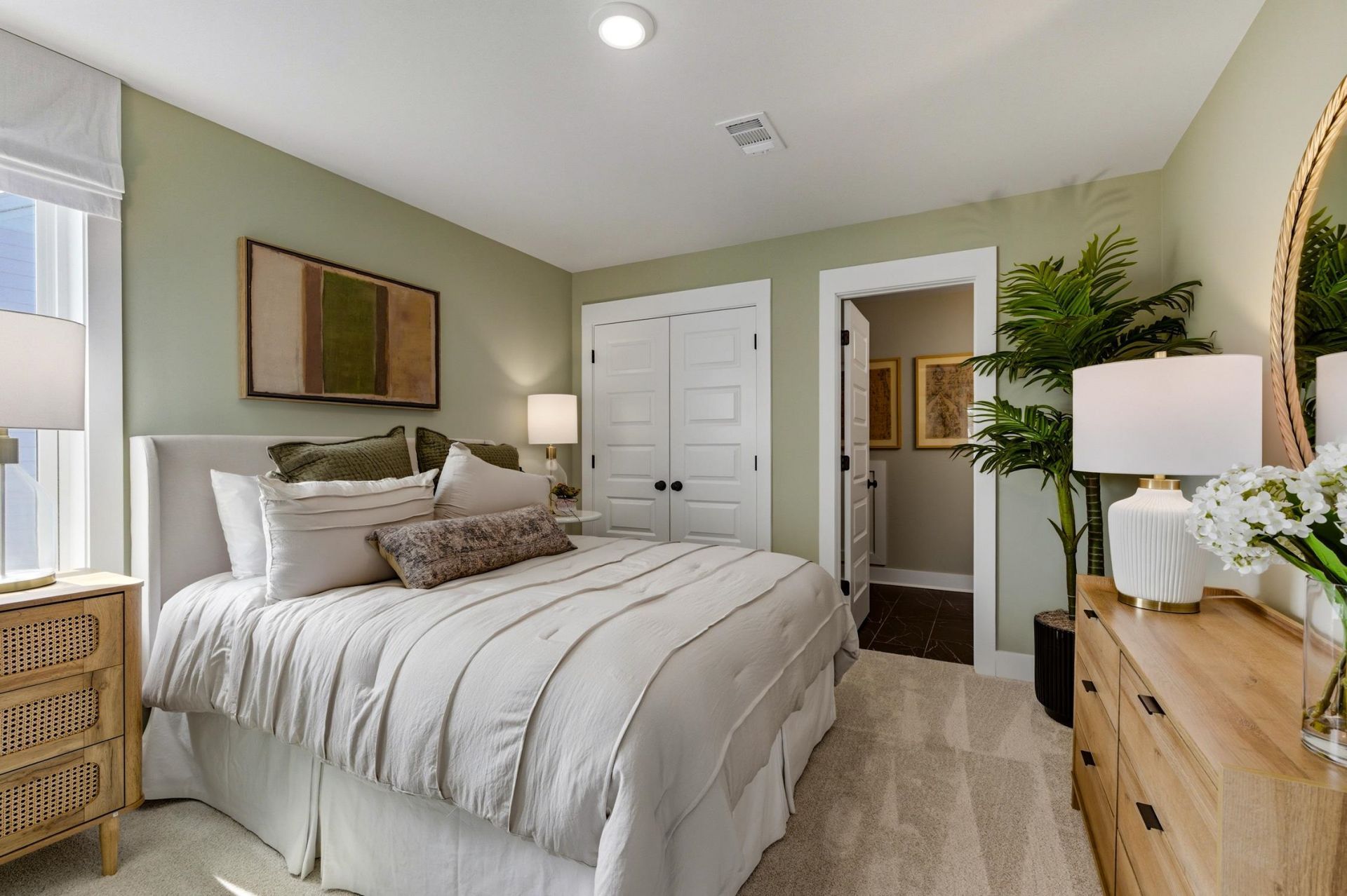 3077 Claredon St Photo 27