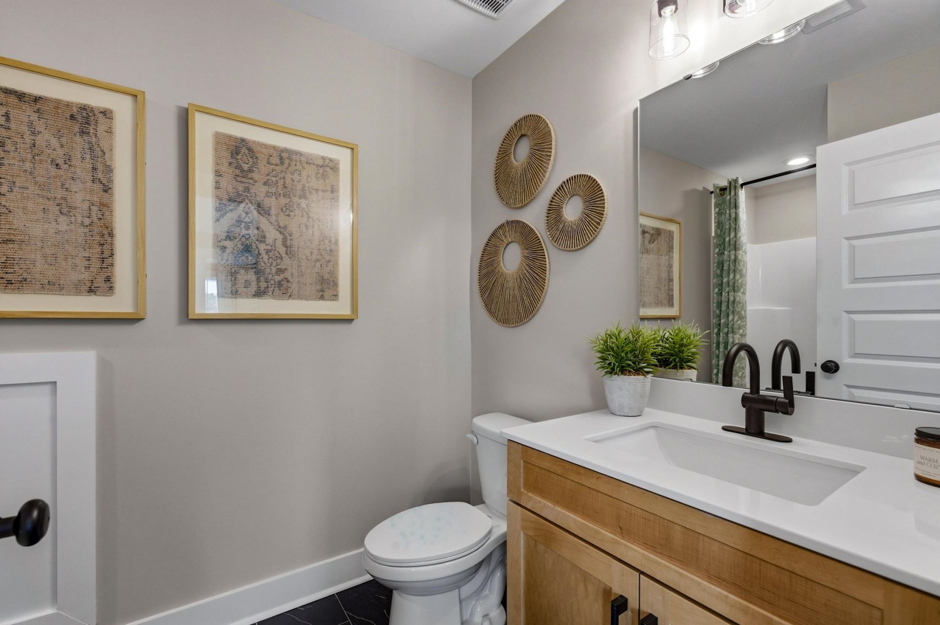 3077 Claredon St Photo 28