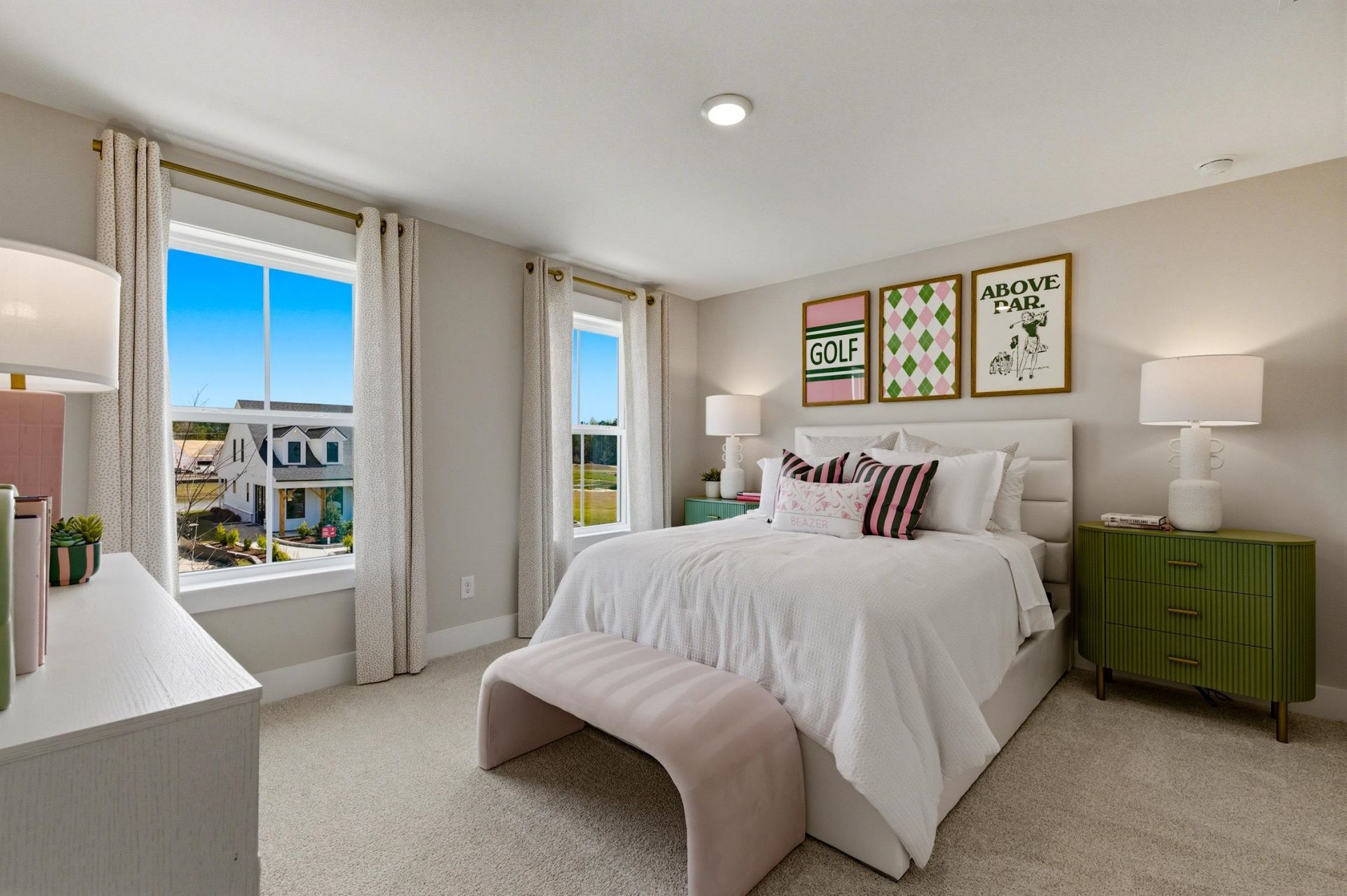 3077 Claredon St Photo 30