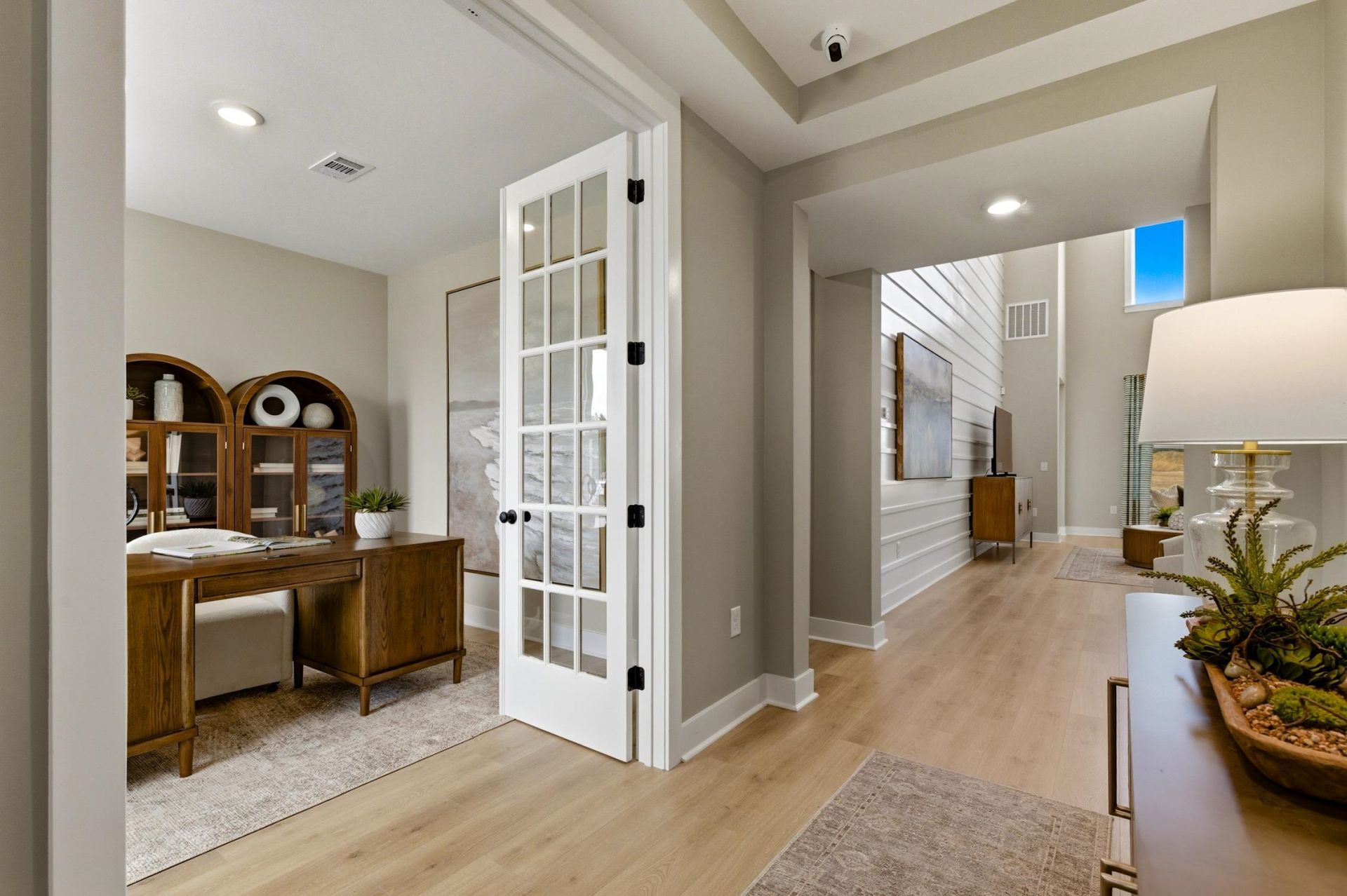 3077 Claredon St Photo 6