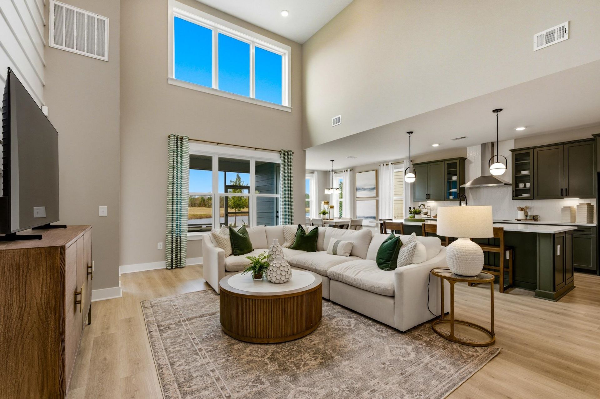 3077 Claredon St Photo 7