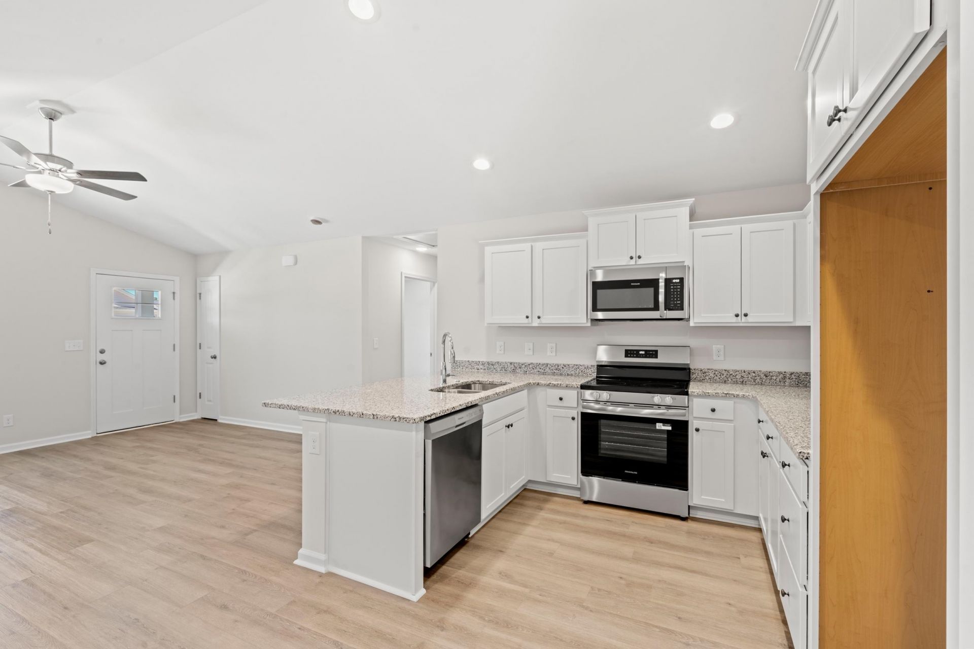 176 Gray Owl Dr. Photo 8