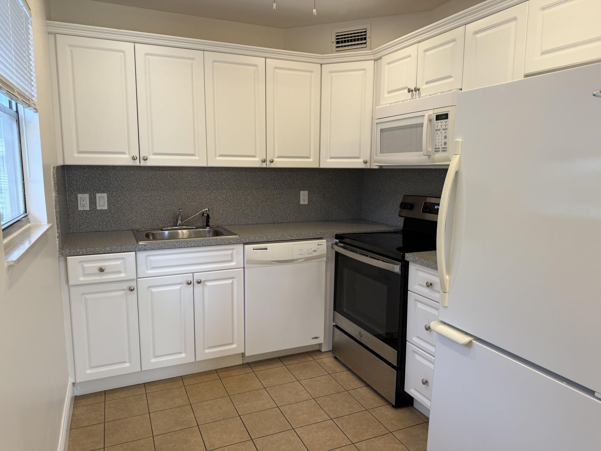 569 Monaco, Unit L, Delray Beach, FL 33446 Photo