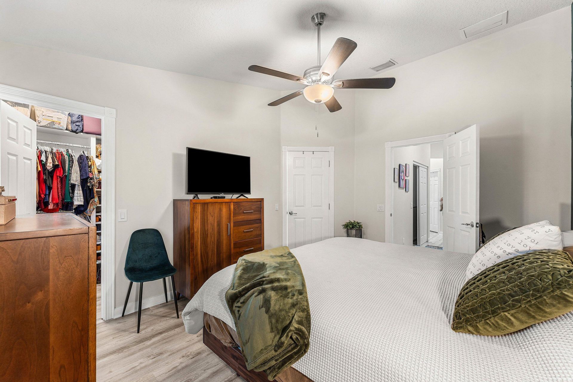 1094 Pinewood Lake Court, Greenacres, FL 33415 Photo