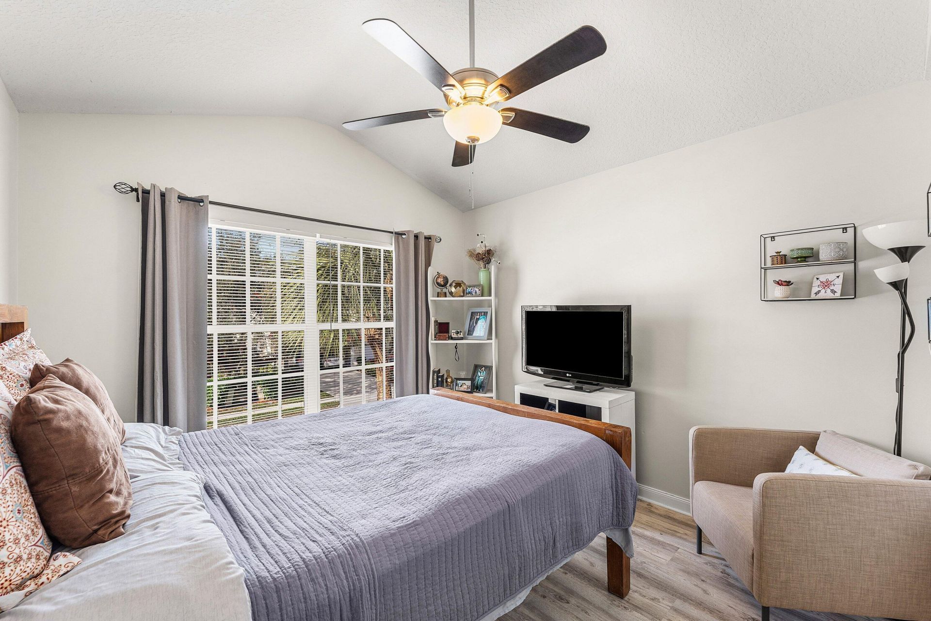 1094 Pinewood Lake Court, Greenacres, FL 33415 Photo