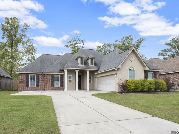 18241 Old Trail Dr, Prairieville, LA 70769