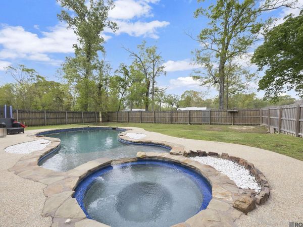 18241 Old Trail Dr, Prairieville, LA 70769