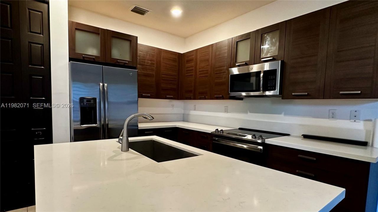 9155 NW 161st St , Miami Lakes, FL 33018 Photo