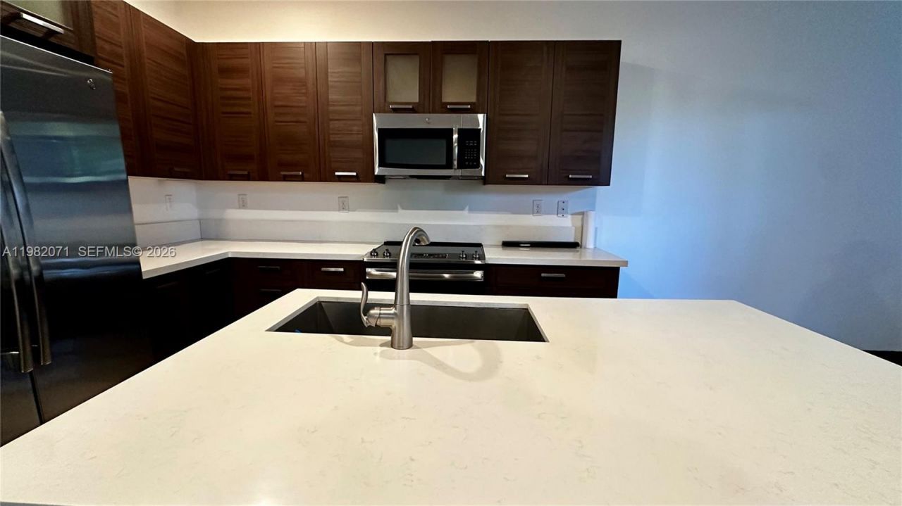 9155 NW 161st St , Miami Lakes, FL 33018 Photo