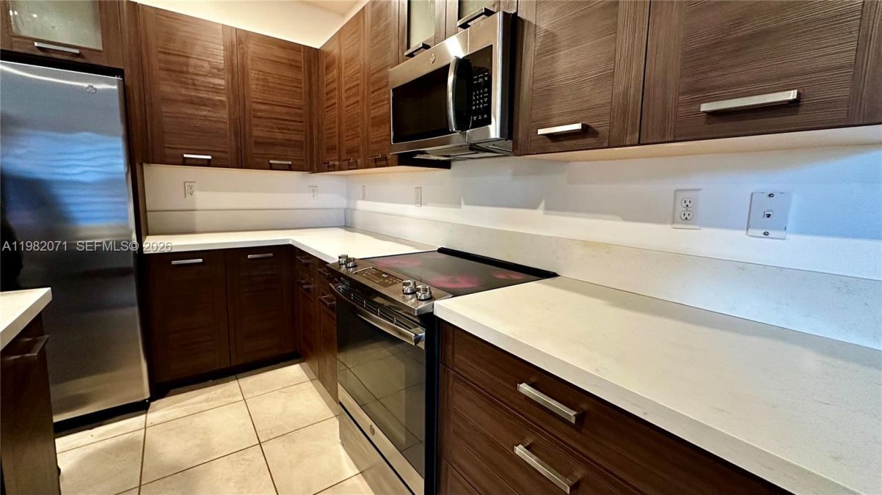 9155 NW 161st St , Miami Lakes, FL 33018 Photo