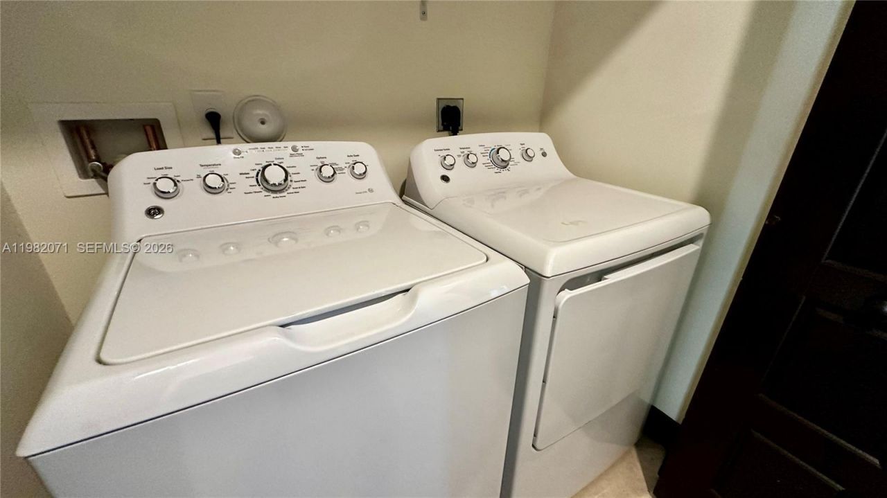 9155 NW 161st St , Miami Lakes, FL 33018 Photo