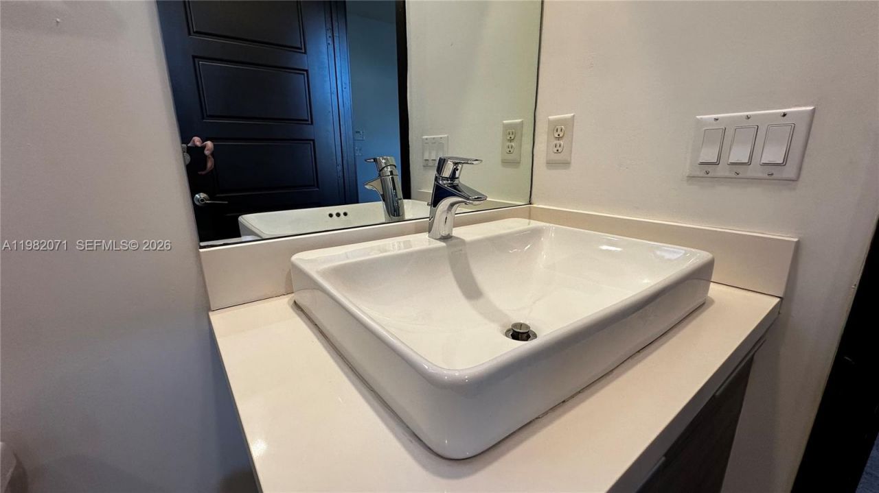 9155 NW 161st St , Miami Lakes, FL 33018 Photo