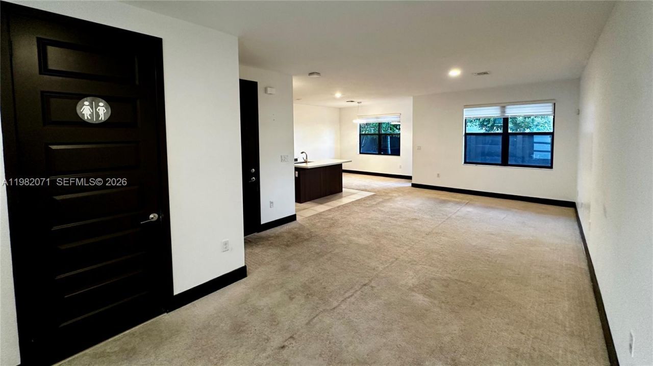 9155 NW 161st St , Miami Lakes, FL 33018 Photo