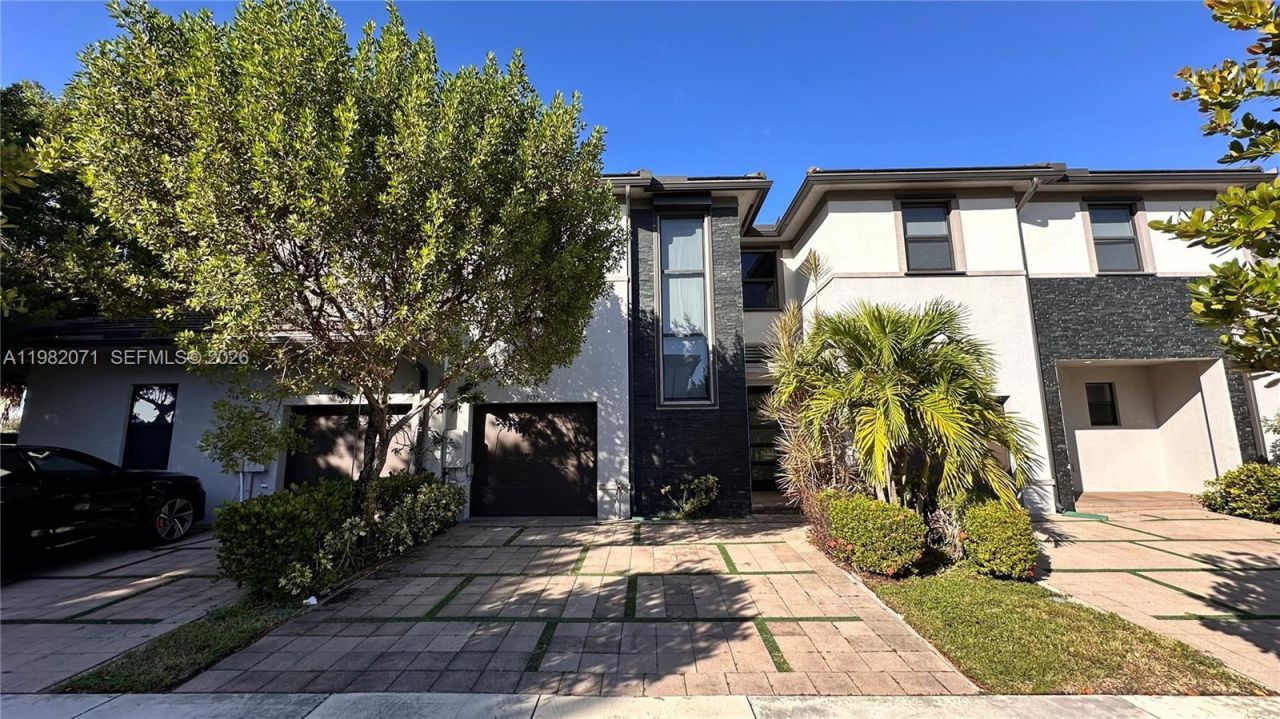 9155 NW 161st St , Miami Lakes, FL 33018 Photo