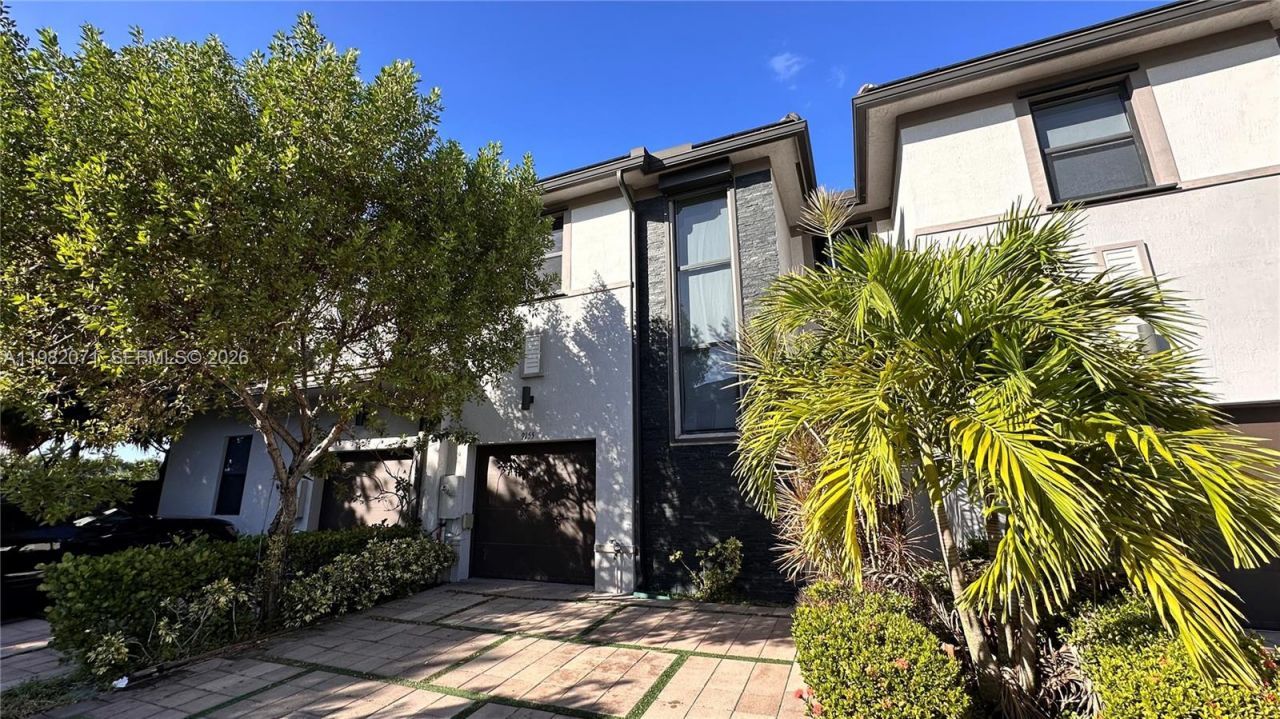 9155 NW 161st St , Miami Lakes, FL 33018 Photo