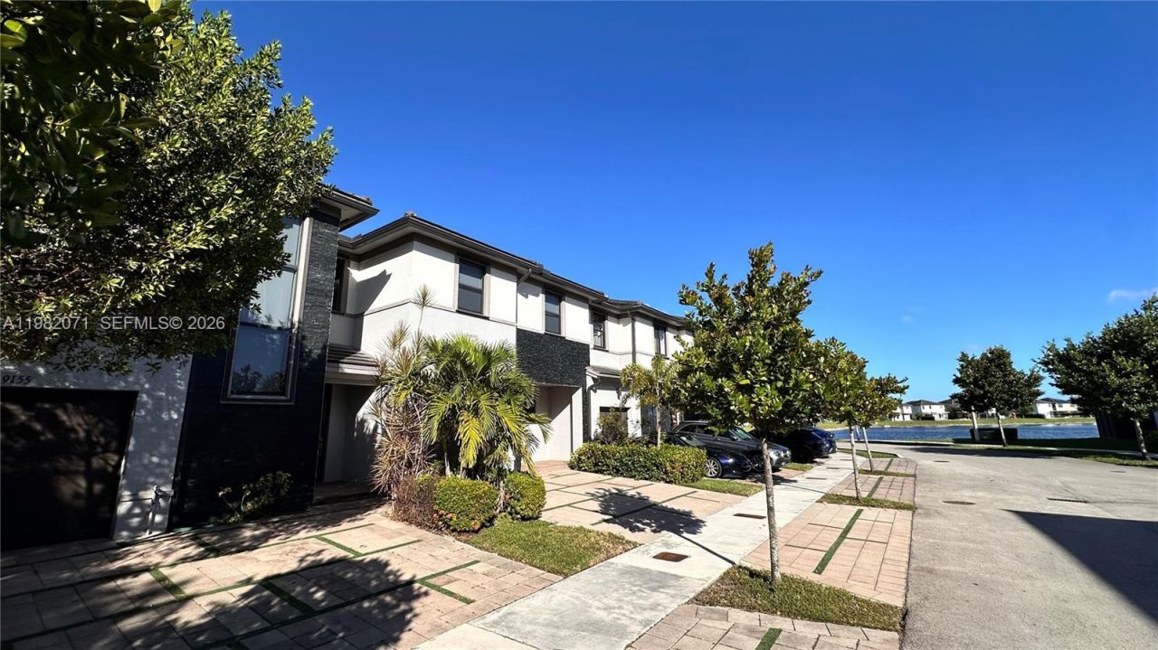 9155 NW 161st St , Miami Lakes, FL 33018 Photo