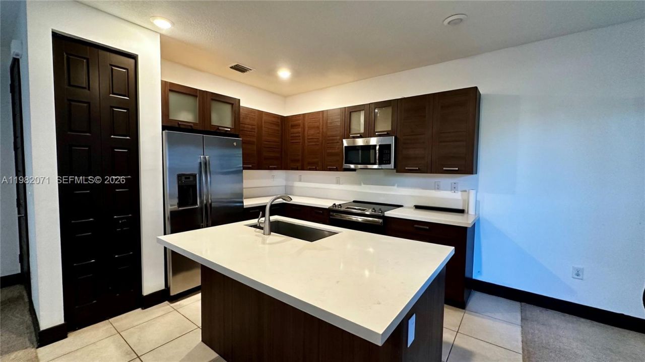 9155 NW 161st St , Miami Lakes, FL 33018 Photo