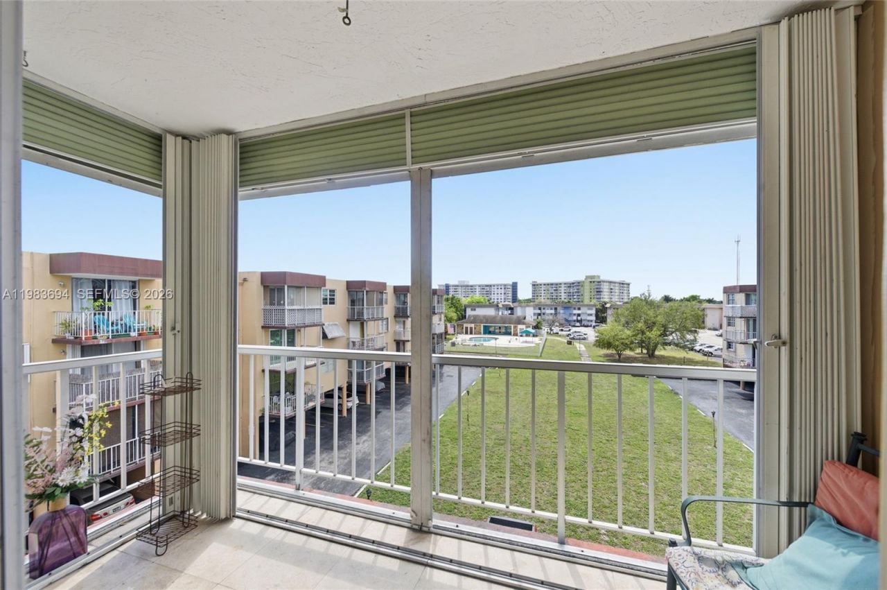 4320 Washington St , Unit 410, Hollywood, FL 33021 Photo