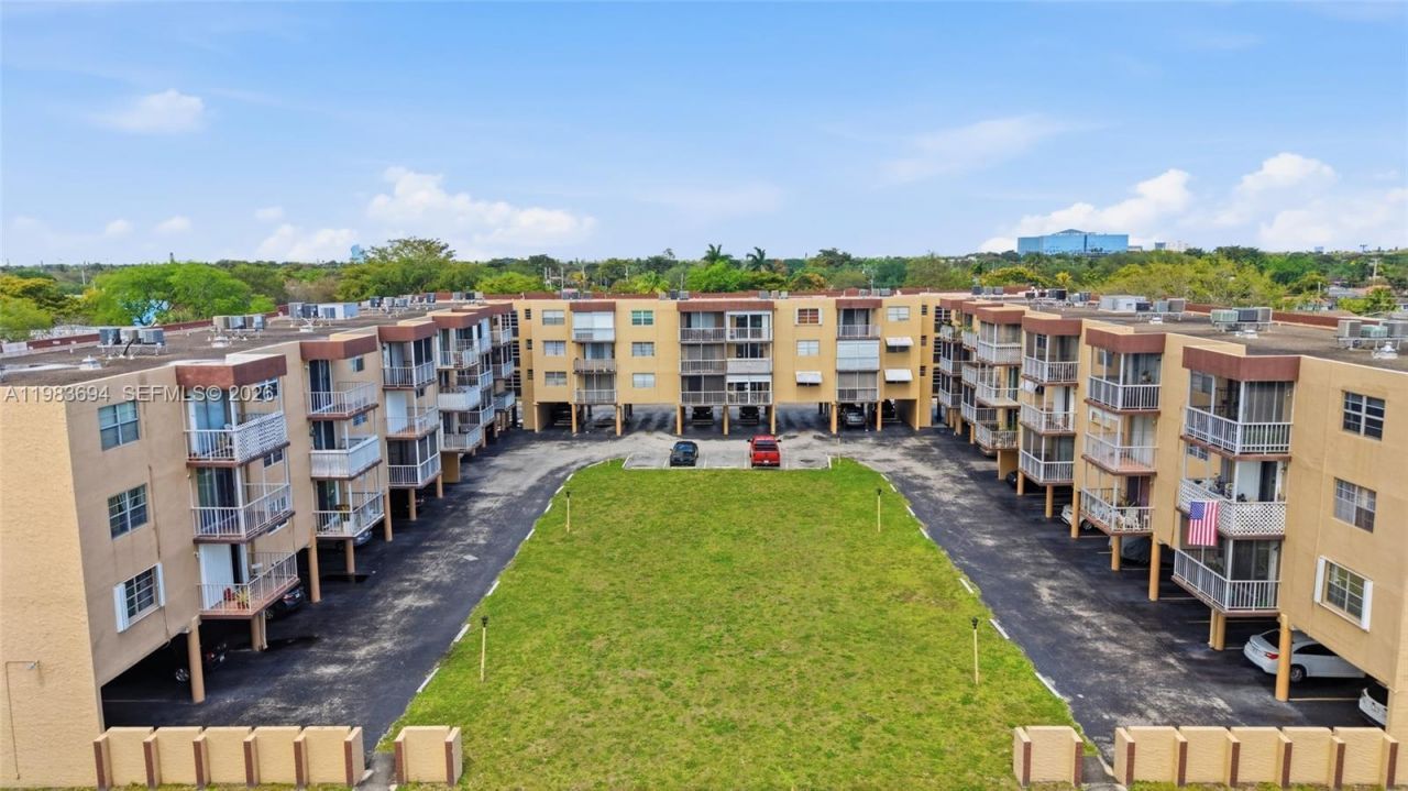 4320 Washington St, Unit 410, Hollywood, FL 33021 Photo