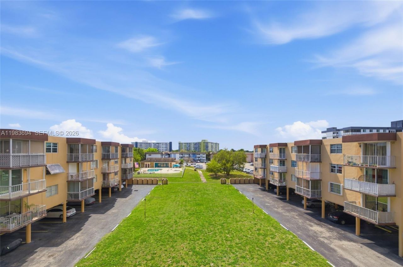 4320 Washington St , Unit 410, Hollywood, FL 33021 Photo