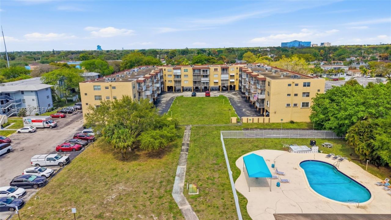 4320 Washington St, Unit 410, Hollywood, FL 33021 Photo