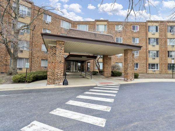 1880 Bonnie Lane, Unit 414, Hoffman Estates, IL 60169