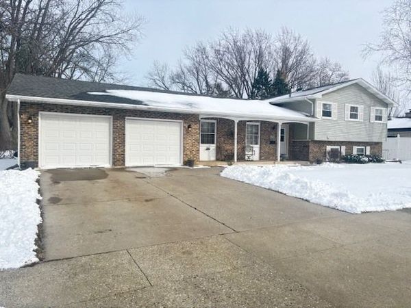 587 Phillips Circle , Antioch, IL 60002