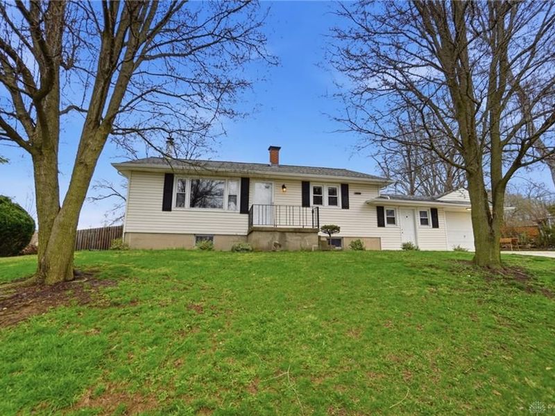 1305 Edwards Drive, Tipp City, OH 45371 Photo 2