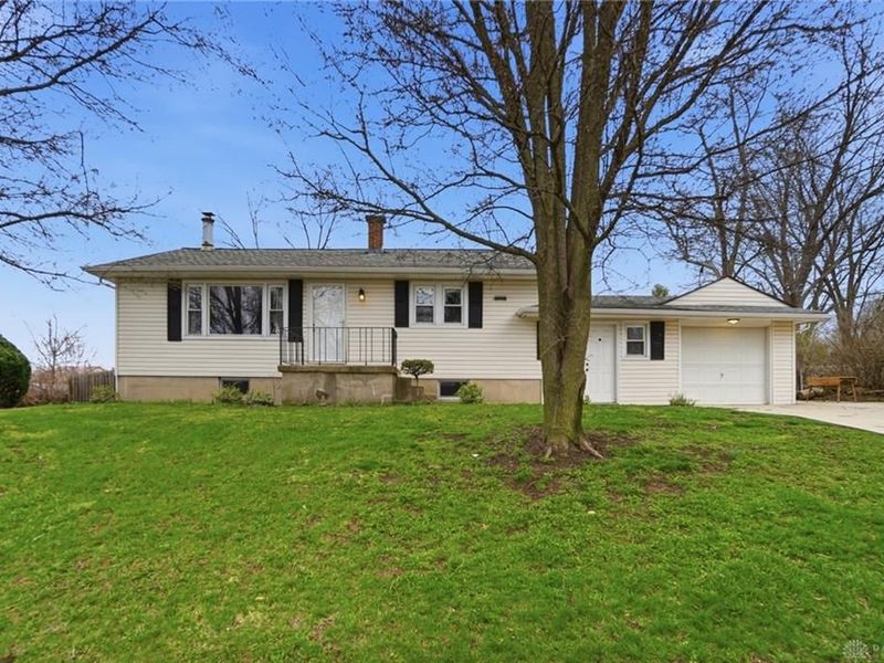 1305 Edwards Drive, Tipp City, OH 45371 Photo 3