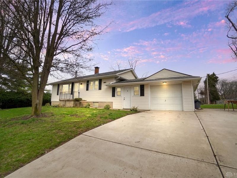 1305 Edwards Drive, Tipp City, OH 45371 Photo 4