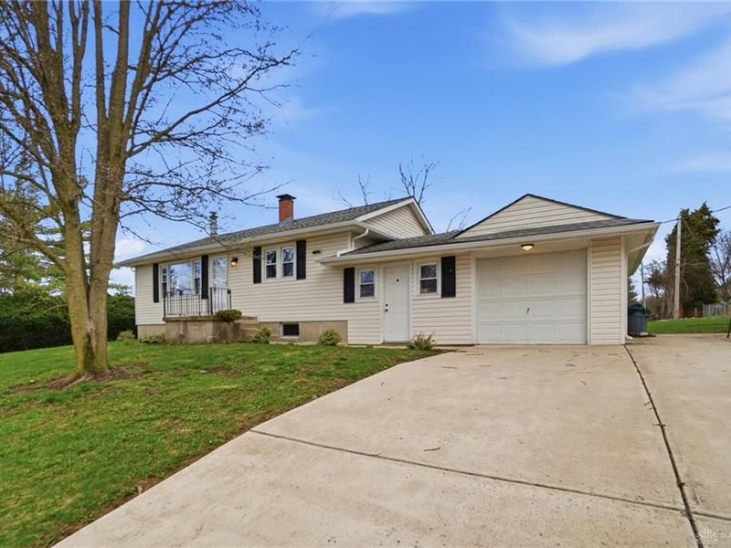 1305 Edwards Drive, Tipp City, OH 45371 Photo 5